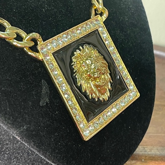LIKE NEW: Runway Statement Lion Head w/CZ’s Heavy Duty Gold Toned Necklace - Picture 5 of 10